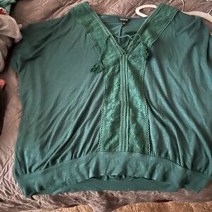 Green top, flowing, stretch, flutter arm.